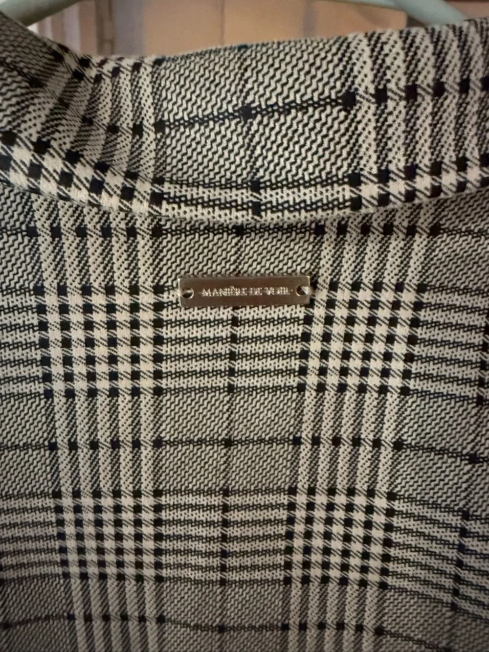 Maniere De Voir Cream & Black Plaid Cropped Blazer - Picture 5 of 7